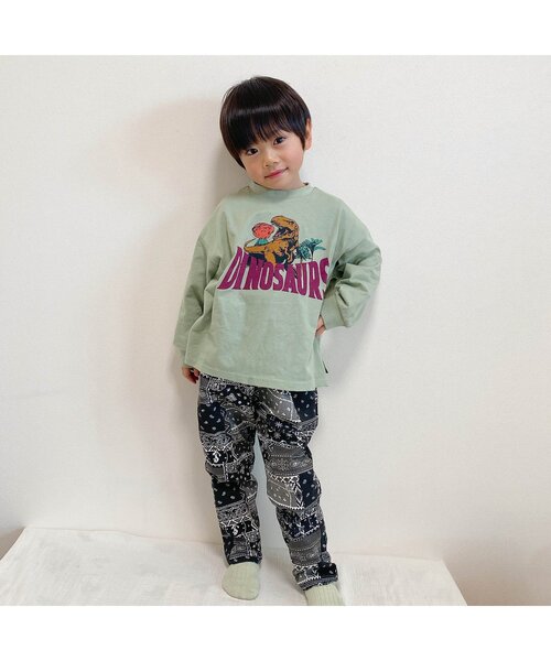 BREEZE（ブリーズ）の「【WEB限定・ユニセックス】カラバリプリント長袖Tシャツ（Tシャツ/カットソー・キッズ・グレー/オフホワイト/エメラルド/ブラック/サックスブルー/カーキ/イエロー/パープル/チャコール/オレンジ・90/100/150/110/120/130/140）」の11枚目の写真