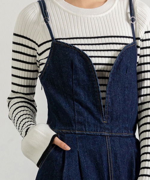 DAY CLOSET（デイ クローゼット）の「【ドラマ衣装提供/肩紐アジャスター調節可】華奢ストラップビスチェ風キャミソールデニムサロペット レディース（つなぎ/オールインワン・レディース・ネイビー・M/L）」の4枚目の写真