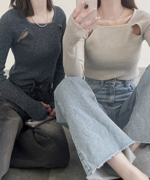 Reurie'（レウリィ）の「スリットショルダーラメニット / スリットショルダーニット ショルダーカット 肩開き カットショルダー オープンショルダー 白 黒 アイボリー ブラック ネイビー プルオーバー スクエアネック ミドル丈 ショート丈 コンパクト ラメニット ラメトップス 大人カジュアル きれいめ シンプル リブ オフィスルック（ニット/セーター・レディース・アイボリー/ネイビー/ブラック・FREE）」の15枚目の写真