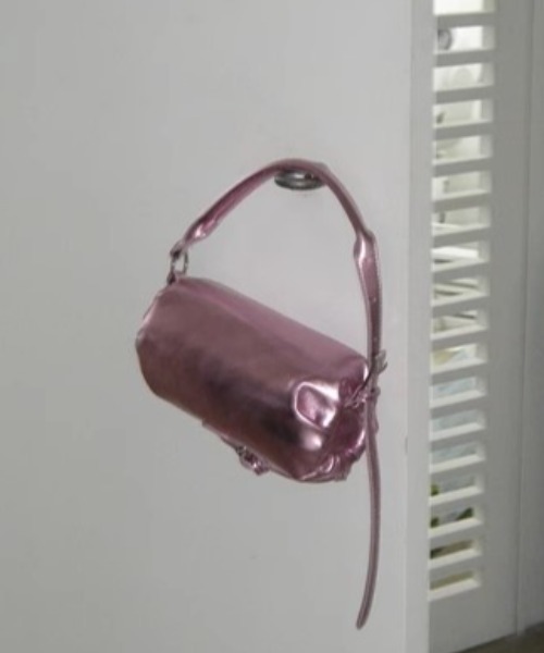 Vipoa（ヴィポア）の「Belted Strap Barrel Compact Bag（ハンドバッグ・レディース・ブラック系その他/シルバー/ピンク/ブラック・FREE）」の15枚目の写真