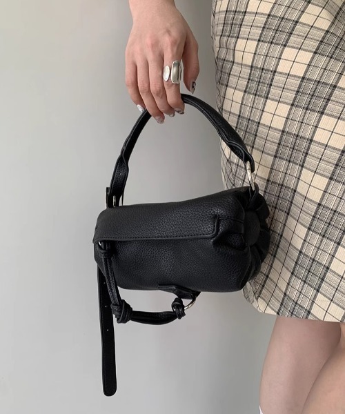 Vipoa（ヴィポア）の「Belted Strap Barrel Compact Bag（ハンドバッグ・レディース・ブラック系その他/シルバー/ピンク/ブラック・FREE）」の22枚目の写真