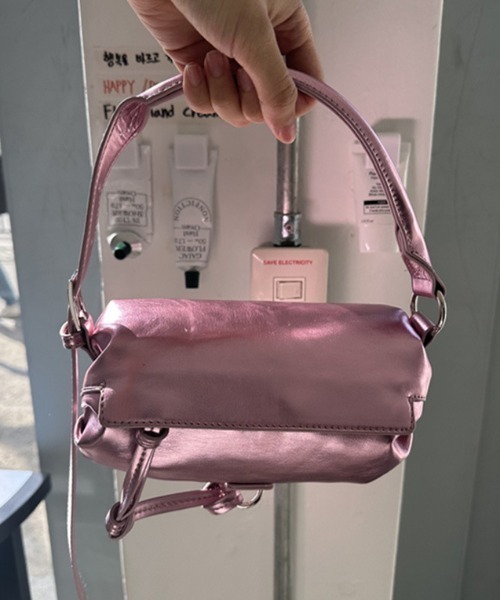 Vipoa（ヴィポア）の「Belted Strap Barrel Compact Bag（ハンドバッグ・レディース・ブラック系その他/シルバー/ピンク/ブラック・FREE）」の14枚目の写真