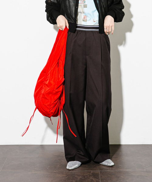 KBF(ケイビーエフ)の「ウエストゴムデザインイージーパンツ(その他パンツ・レディース・チャコールグレー/グレー/ベージュ・ONE)」の12枚目の写真