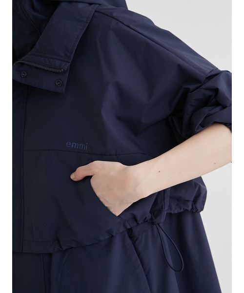 emmi（エミ）の「eco 3wayレイヤード撥水コート（ナイロンジャケット・レディース・ネイビー/ライトベージュ・1/0）」の8枚目の写真