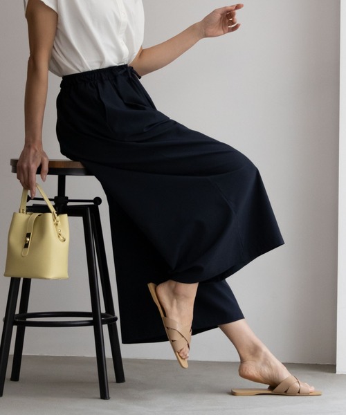 NAVY(ネイビー)の「NAVY 冷感 UVカット ドライ イージーパンツ スカンツ(その他パンツ・レディース・ネイビー/パープル系その他/ブラック・L/M/S)」の2枚目の写真