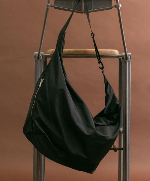 RODE SKO(ロデスコ)の「撥水ビッグボディバッグ(ショルダーバッグ・メンズ・ブラック/グリーン・ONE)」の2枚目の写真