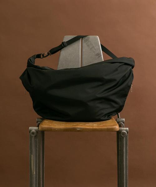 RODE SKO(ロデスコ)の「撥水ビッグボディバッグ(ショルダーバッグ・メンズ・ブラック/グリーン・ONE)」の3枚目の写真