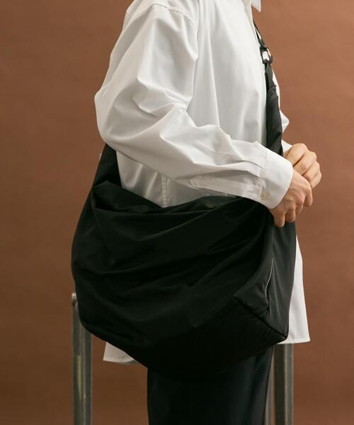 RODE SKO(ロデスコ)の「撥水ビッグボディバッグ(ショルダーバッグ・メンズ・ブラック/グリーン・ONE)」の6枚目の写真
