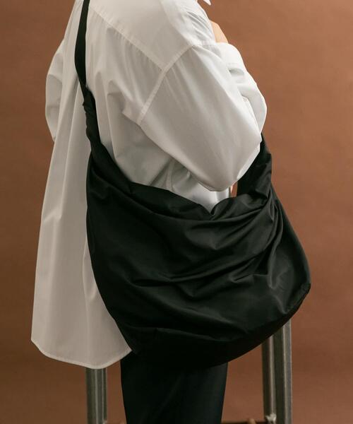 RODE SKO(ロデスコ)の「撥水ビッグボディバッグ(ショルダーバッグ・メンズ・ブラック/グリーン・ONE)」の7枚目の写真