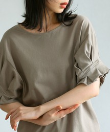 華やかタック袖カットソー