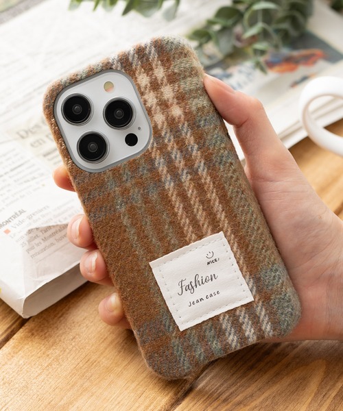 emonique（エモニーク）の「iPhoneケース カバー ウール風ツイード モヘア【11/12/12pro/13/13pro/14/14pro/15/15pro対応】（スマホケース/カバー・レディース・ホワイト/カーキ/レッド/ベージュ/ブラウン・iPhone 11/iPhone 12/iPhone 13/iPhone 13 Pro/iPhone 14/iPhone 14 Pro/iPhone 15/iPhone 15 Pro/iPhone 12 Pro）」の3枚目の写真
