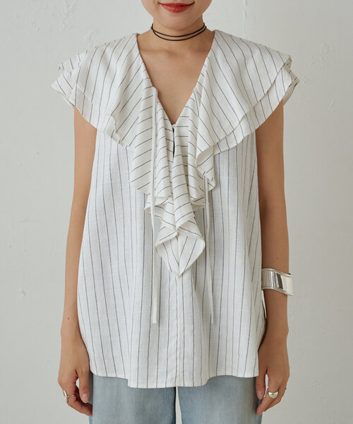 LOUNGEDRESS（ラウンジドレス）の「フリルカラーノースリブラウス 