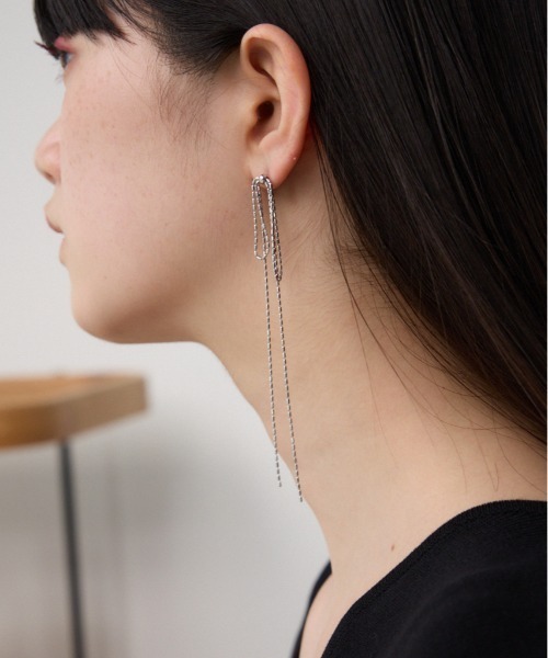 AZUL by moussy（アズールバイマウジー）の「リボンモチーフスウィングピアス（ピアス（両耳用）・レディース・ブラック/シルバー・FREE）」の2枚目の写真