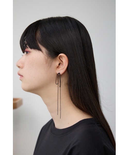 AZUL by moussy（アズールバイマウジー）の「リボンモチーフスウィングピアス（ピアス（両耳用）・レディース・ブラック/シルバー・FREE）」の4枚目の写真