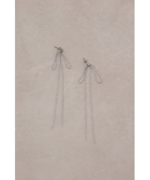 AZUL by moussy（アズールバイマウジー）の「リボンモチーフスウィングピアス（ピアス（両耳用）・レディース・ブラック/シルバー・FREE）」の10枚目の写真
