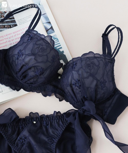 fran de lingerie(フランデランジェリー)の「「ナチュラルデイリーノンワイヤーブラ001 ブラジャー(ワイヤー無し)」(ブラジャー・レディース・グリーン/グレイッシュベージュ/ブラック/クリーム/ネイビー/シルバーグレー・B65/B70/C70/D70/G70/G75/E70/E75/F65/F70/F75/G65/B75/C65/C75/D65/D75/E65)」の2枚目の写真