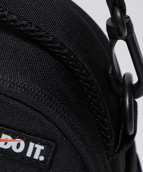 NIKE(ナイキ)の「NIKE/ナイキ NAN NIKE PATCH LUNCH TOTE ショルダーバック(ショルダーバッグ・キッズ・ブラック・FREE)」の9枚目の写真