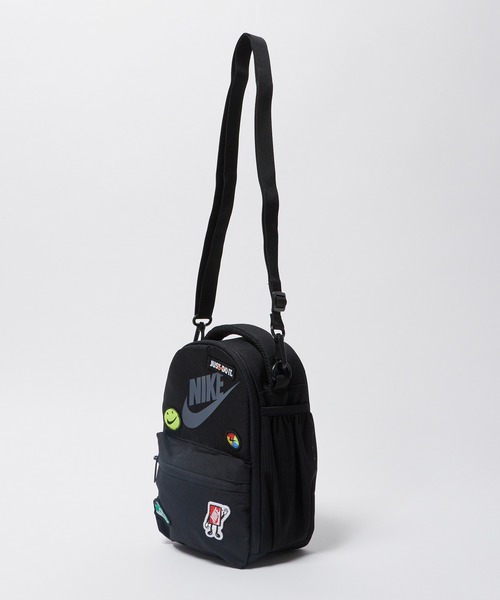 NIKE(ナイキ)の「NIKE/ナイキ NAN NIKE PATCH LUNCH TOTE ショルダーバック(ショルダーバッグ・キッズ・ブラック・FREE)」の16枚目の写真