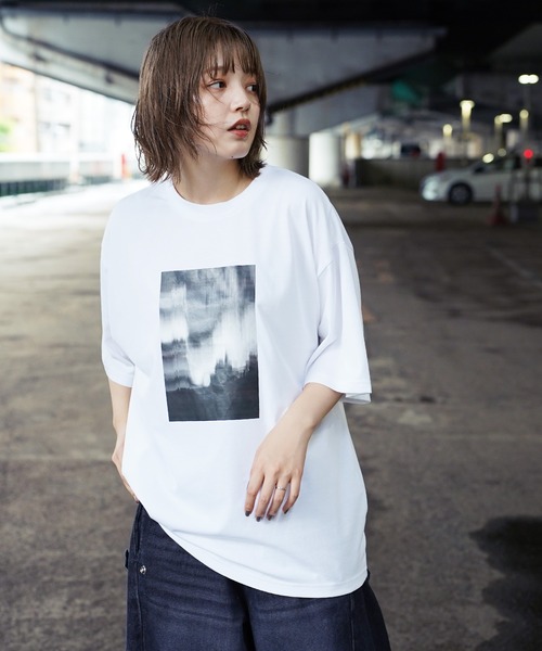 Beno(ビーノ)の「シルキータッチビックシルエットマルチプリントTシャツ(Tシャツ/カットソー・メンズ・ホワイト系1/ブラック系4/ブラック系2/ホワイト系3/ブラック系3/ホワイト系4/ホワイト系2/ブラック系1/ホワイト系5/ホワイト系6/ブラック系5/ブラック系6/ブラック系7/ブラック系8/ホワイト系7/ホワイト系8・LARGE/MEDIUM/X-LARGE)」の1枚目の写真