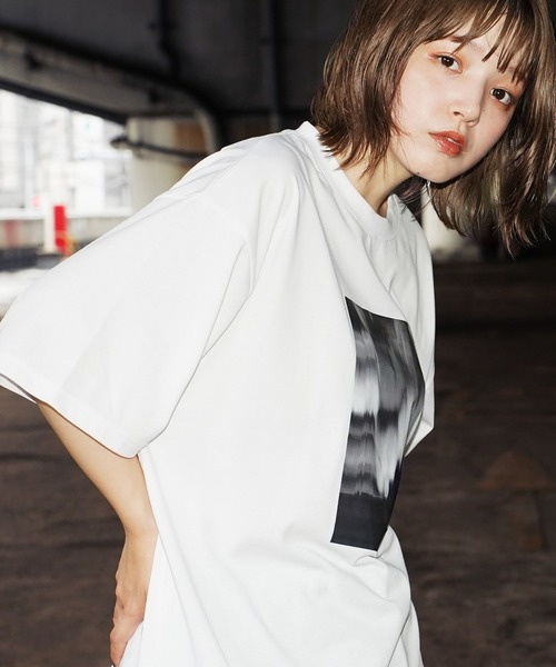 Beno(ビーノ)の「シルキータッチビックシルエットマルチプリントTシャツ(Tシャツ/カットソー・メンズ・ホワイト系1/ブラック系4/ブラック系2/ホワイト系3/ブラック系3/ホワイト系4/ホワイト系2/ブラック系1/ホワイト系5/ホワイト系6/ブラック系5/ブラック系6/ブラック系7/ブラック系8/ホワイト系7/ホワイト系8・LARGE/MEDIUM/X-LARGE)」の21枚目の写真