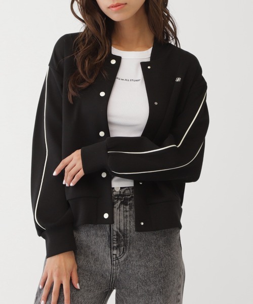 JILL by JILL STUART(ジルバイジルスチュアート)の「バイカラーパイピングスタジャン(ブルゾン・レディース・ホワイト/ブラック・FREE)」の2枚目の写真