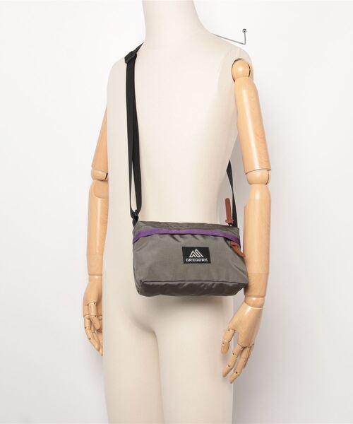 GREGORY(グレゴリー)の「エンベロップショルダー ENVELOPE SHOULDER グレー/パープル(ショルダーバッグ・メンズ・グレー系その他・ONE SIZE)」の2枚目の写真
