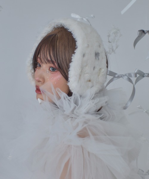 kaorinomori(カオリノモリ)の「momono kakibuchi × kaorinomori ファニーマフ / カオリノモリ(イヤーマフ・レディース・ライトグレー/ホワイト・FREE)」の3枚目の写真