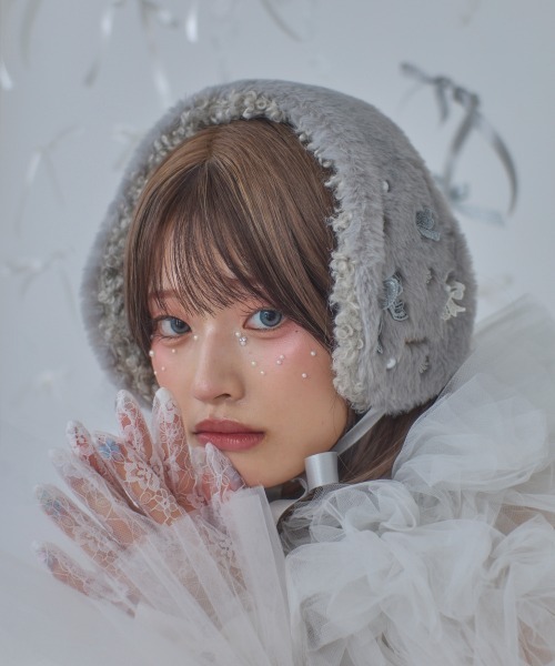 kaorinomori(カオリノモリ)の「momono kakibuchi × kaorinomori ファニーマフ / カオリノモリ(イヤーマフ・レディース・ライトグレー/ホワイト・FREE)」の12枚目の写真