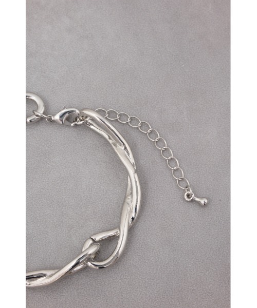 AZUL by moussy(アズールバイマウジー)の「ツイストチェーンブレスレット(ブレスレット・レディース・ゴールド系その他/シルバー・FREE)」の8枚目の写真