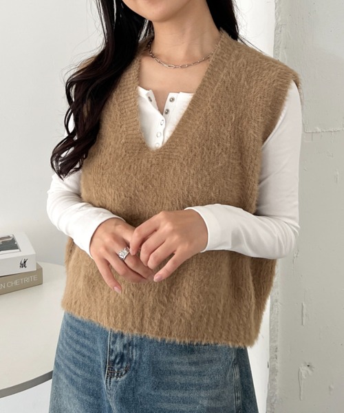 CLEA（クレア）の「シャギーVネックニットベスト（ベスト・レディース・アイボリー/グレイッシュベージュ/ブラウン/ブラック/チャコールグレー/ピンク・FREE）」の11枚目の写真