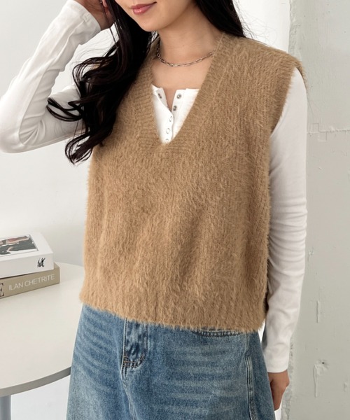 CLEA（クレア）の「シャギーVネックニットベスト（ベスト・レディース・アイボリー/グレイッシュベージュ/ブラウン/ブラック/チャコールグレー/ピンク・FREE）」の12枚目の写真