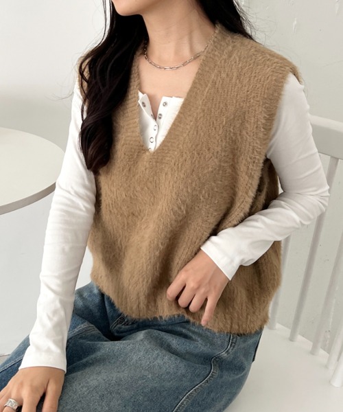 CLEA（クレア）の「シャギーVネックニットベスト（ベスト・レディース・アイボリー/グレイッシュベージュ/ブラウン/ブラック/チャコールグレー/ピンク・FREE）」の14枚目の写真