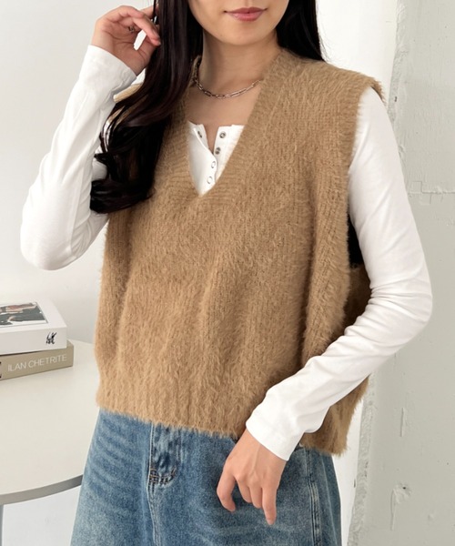 CLEA（クレア）の「シャギーVネックニットベスト（ベスト・レディース・アイボリー/グレイッシュベージュ/ブラウン/ブラック/チャコールグレー/ピンク・FREE）」の13枚目の写真