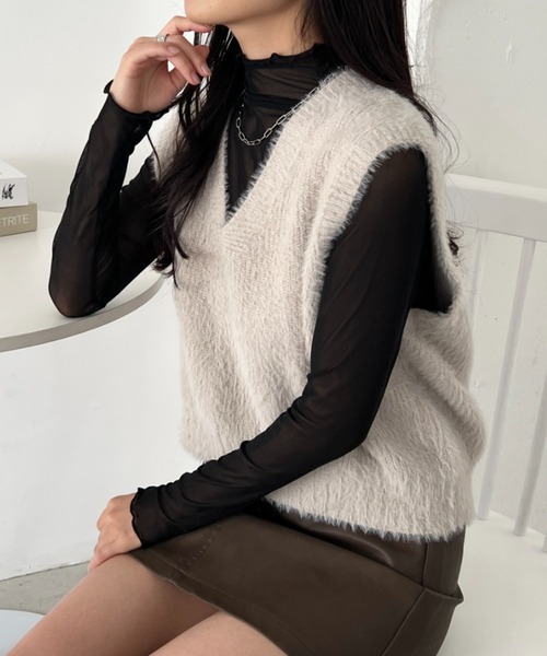 CLEA（クレア）の「シャギーVネックニットベスト（ベスト・レディース・アイボリー/グレイッシュベージュ/ブラウン/ブラック/チャコールグレー/ピンク・FREE）」の19枚目の写真