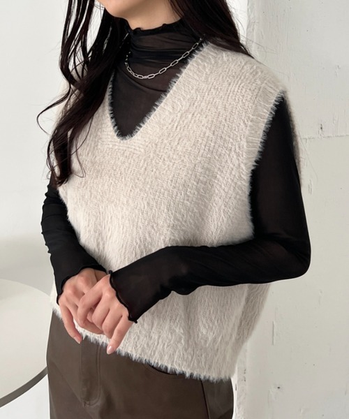 CLEA（クレア）の「シャギーVネックニットベスト（ベスト・レディース・アイボリー/グレイッシュベージュ/ブラウン/ブラック/チャコールグレー/ピンク・FREE）」の16枚目の写真