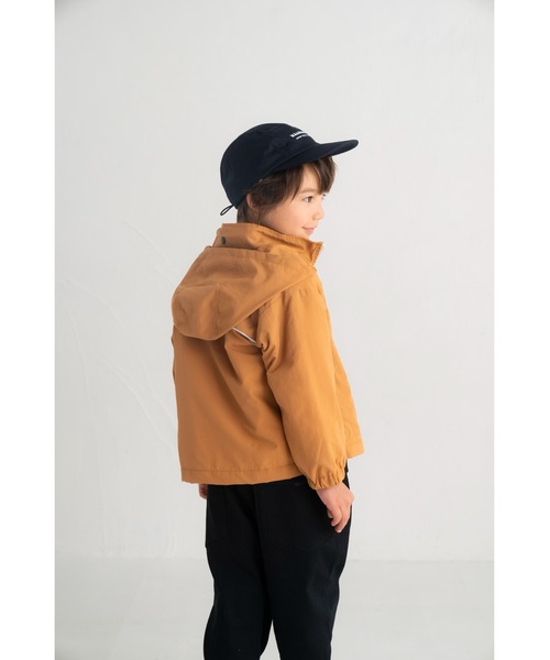 maarook（マルーク）の「【フード収納可】タフタマウンテンパーカー（ブルゾン・キッズ・ベージュ/オレンジ・110cm/120cm/130cm/100cm）」の4枚目の写真