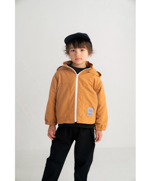 maarook（マルーク）の「【フード収納可】タフタマウンテンパーカー（ブルゾン・キッズ・ベージュ/オレンジ・110cm/120cm/130cm/100cm）」の5枚目の写真