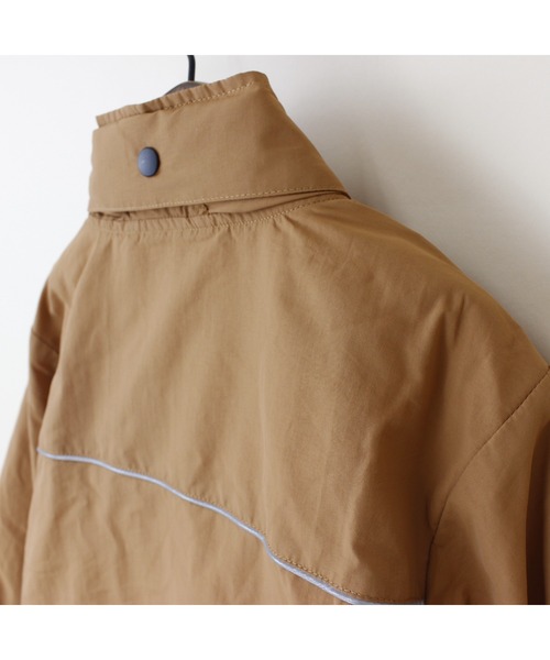 maarook（マルーク）の「【フード収納可】タフタマウンテンパーカー（ブルゾン・キッズ・ベージュ/オレンジ・110cm/120cm/130cm/100cm）」の9枚目の写真