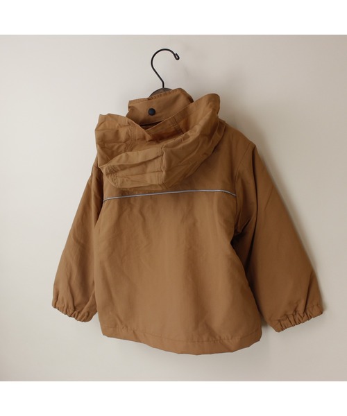maarook（マルーク）の「【フード収納可】タフタマウンテンパーカー（ブルゾン・キッズ・ベージュ/オレンジ・110cm/120cm/130cm/100cm）」の10枚目の写真