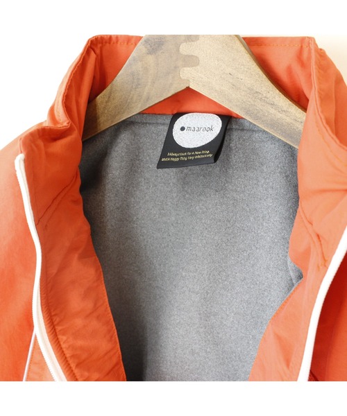 maarook（マルーク）の「【フード収納可】タフタマウンテンパーカー（ブルゾン・キッズ・ベージュ/オレンジ・110cm/120cm/130cm/100cm）」の13枚目の写真
