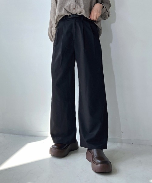 AS KNOW AS plus（アズノゥアズプラス）の「◇ベルト付き タックワイドスラックスパンツ（スラックス・レディース・グレー/グレー系/ブラック/ブラウン系・FREE）」の2枚目の写真