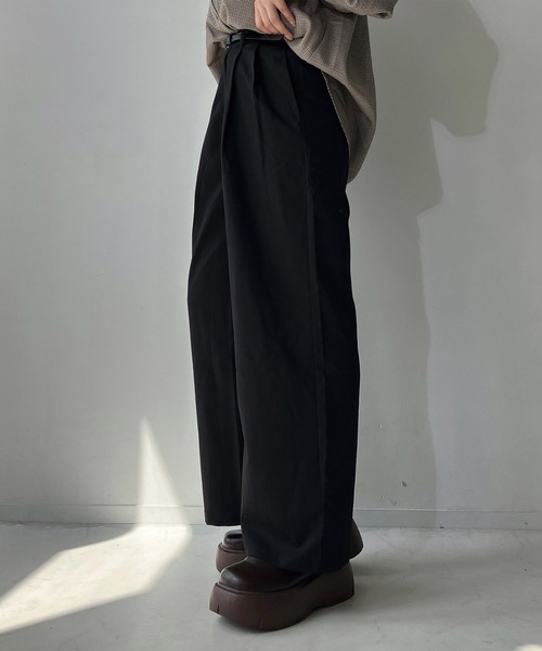 AS KNOW AS plus（アズノゥアズプラス）の「◇ベルト付き タックワイドスラックスパンツ（スラックス・レディース・グレー/グレー系/ブラック/ブラウン系・FREE）」の11枚目の写真