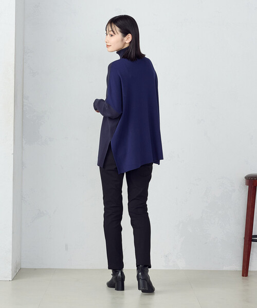 COMME CA ISM（コムサイズム）の「バイカラー　ポンチョニット（ニット/セーター・レディース・ネイビー/アイボリー/チャコール・FREE）」の13枚目の写真