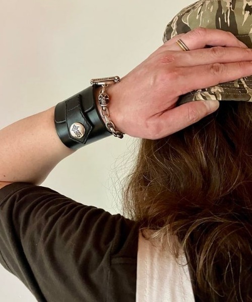 BILL WALL LEATHER(ビルウォールレザー)の「【BEAMS EXCLUSIVE】Leather Cuff(バングル/リストバンド・レディース・その他・SMALL/MEDIUM)」の7枚目の写真