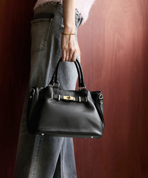 La TOTALITE(ラトータリテ)の「【MILOS/ミロス】金具付きトートバッグ(トートバッグ・レディース・ブラック/ベージュ系その他・FREE)」の2枚目の写真