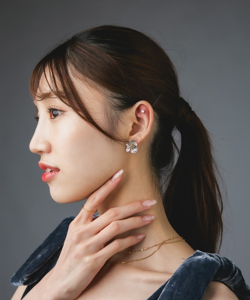 Os accessory（オズアクセサリー）の「【金属アレルギー対応】Os　-オズ-　メタルフラワーピアス　C（ピアス（両耳用）・レディース・ゴールド/シルバー・FREE）」の8枚目の写真