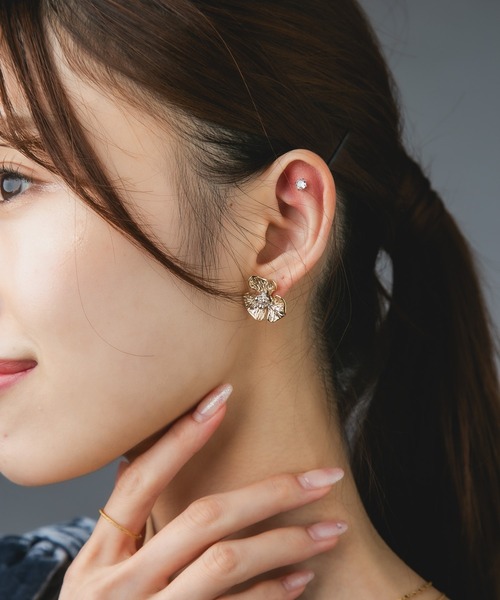 Os accessory（オズアクセサリー）の「【金属アレルギー対応】Os　-オズ-　メタルフラワーピアス　C（ピアス（両耳用）・レディース・ゴールド/シルバー・FREE）」の10枚目の写真