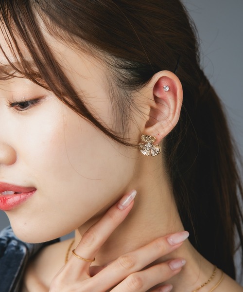Os accessory（オズアクセサリー）の「【金属アレルギー対応】Os　-オズ-　メタルフラワーピアス　C（ピアス（両耳用）・レディース・ゴールド/シルバー・FREE）」の13枚目の写真