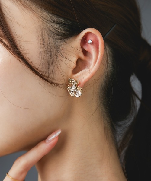 Os accessory（オズアクセサリー）の「【金属アレルギー対応】Os　-オズ-　メタルフラワーピアス　C（ピアス（両耳用）・レディース・ゴールド/シルバー・FREE）」の14枚目の写真