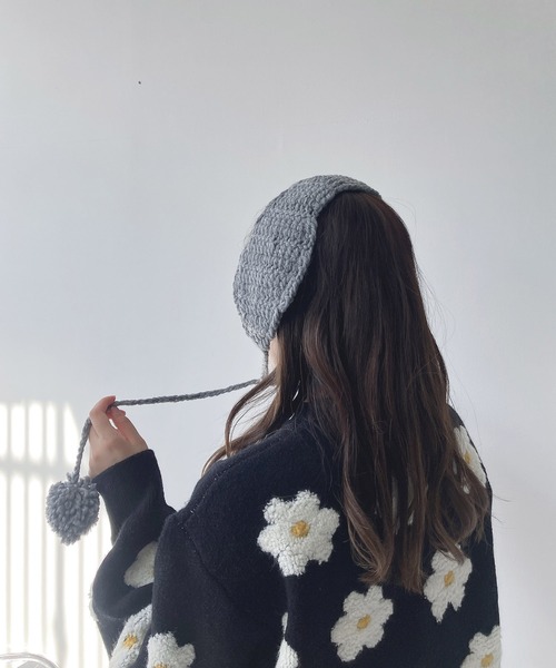 AS KNOW AS plus（アズノゥアズプラス）の「耳あて ポンポンニットイヤーマフ（イヤーマフ・レディース・ブラック/アイボリー/グレー/レッド・FREE）」の6枚目の写真